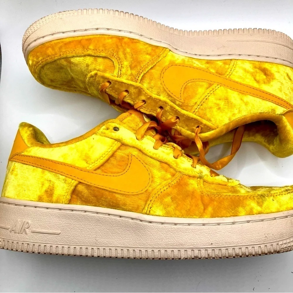 Nike Air Force 1 LV8 GS Mineral Gold yellow velour sneakers kids 6Y women’s 7.5